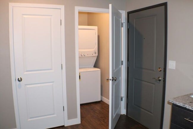 Building Photo - $1,595 | 2 Bedroom, 2 Bathroom Condo | Pet...