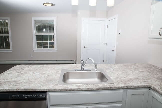 Building Photo - Fox Ridge Crossing 6