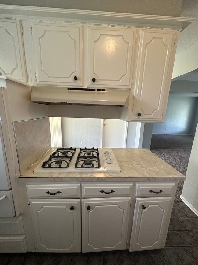 Building Photo - 3 Bed 1.5 Bath