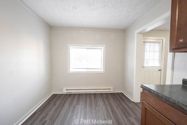 Building Photo - "Cozy 1-Bedroom Haven in Greenfield – Perf...