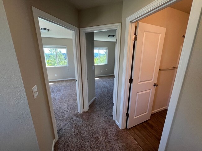 Building Photo - Morningside 3 Bedroom Townhome Happy Vally