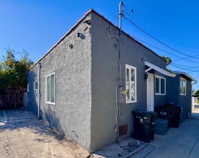Building Photo - 1026 W 108th St
