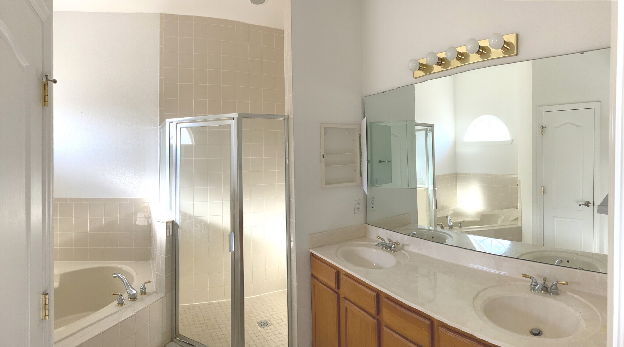 Building Photo - 13338 Fountainbleau Dr