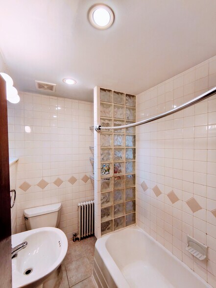 Building Photo - 1711 S 13th St