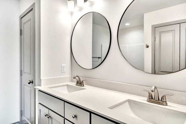 Building Photo - Sign a Lease By the End of July and Receive One Month of FREE Rent! Luxury 3 Bedroom 2.5 Bath Tow...