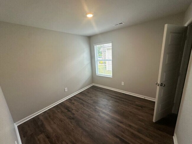 Building Photo - Welcome Home to Cullman! | Stunning 4-Bed, 2-Bath Home with Landscaped Yard