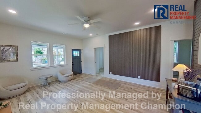 Building Photo - Freshly Renovated Minutes to downtown Wilmington dining, with off-street parking