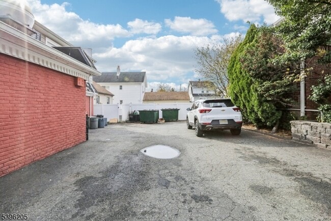 Building Photo - 507 Bloomfield Ave