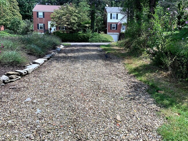 Building Photo - 1015 Willow Dr