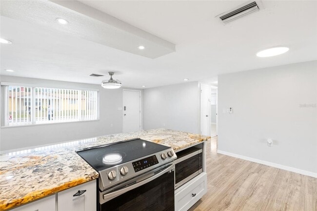 Building Photo - 5648 Saren Dr