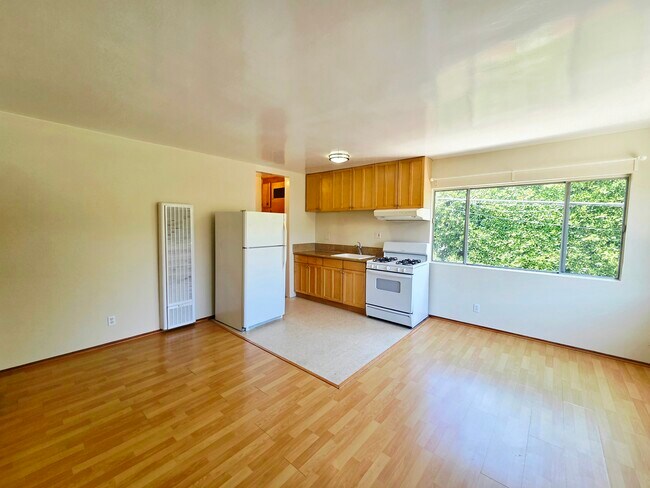 Building Photo - 2256 S Carmelina Ave