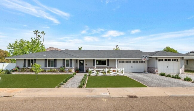 Building Photo - 6202 E Calle Redonda