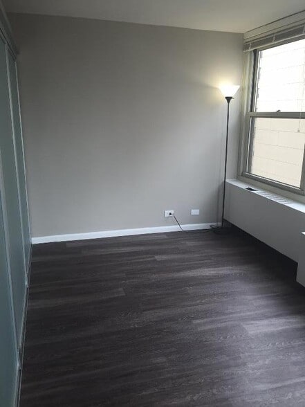 Building Photo - 850 N Dewitt Pl