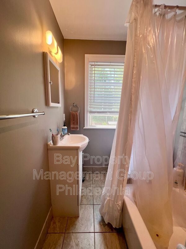 Building Photo - 4818 Woodland Ave