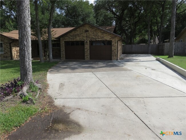 Building Photo - 139 Lone Oak St