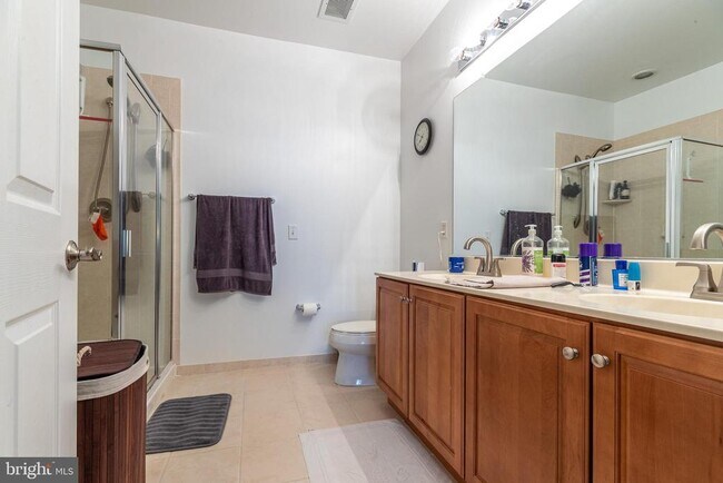 Building Photo - 200 W Elm St