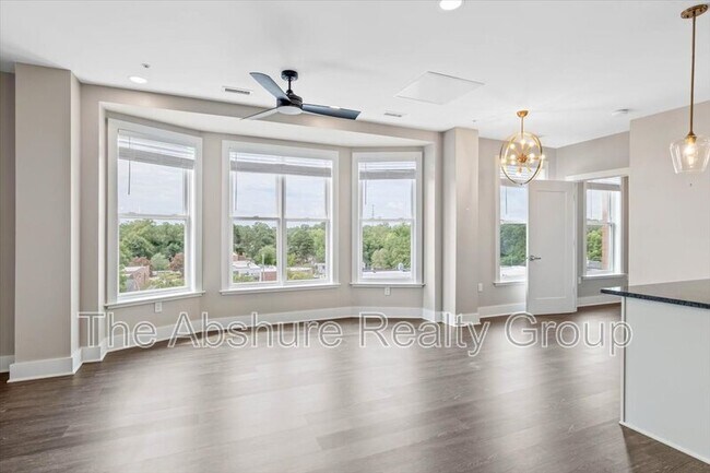 Building Photo - 145 S Main St