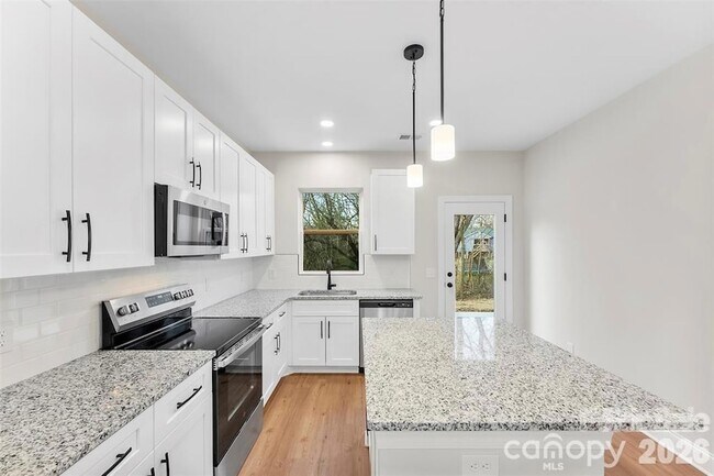 Building Photo - 1558 7th Ave Dr SW