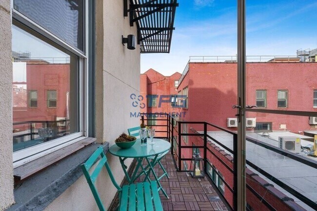 Building Photo - 234 9th St