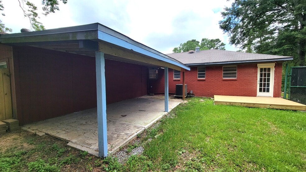 Building Photo - 2100 Hill Top Ct