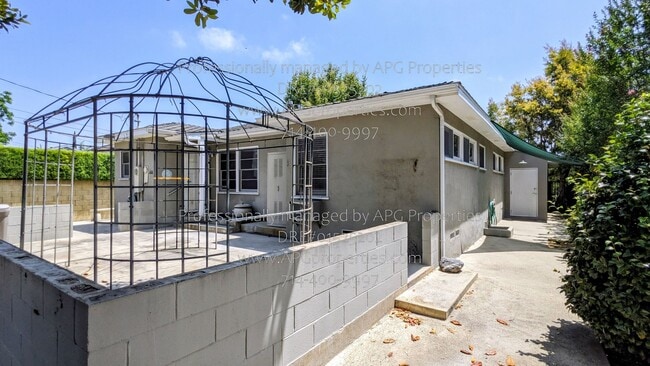 Building Photo - 1022 N Baker St