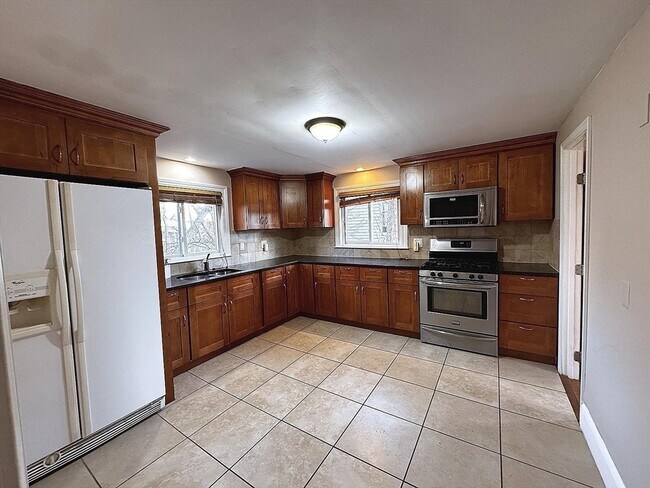 Building Photo - 12 Bigelow St