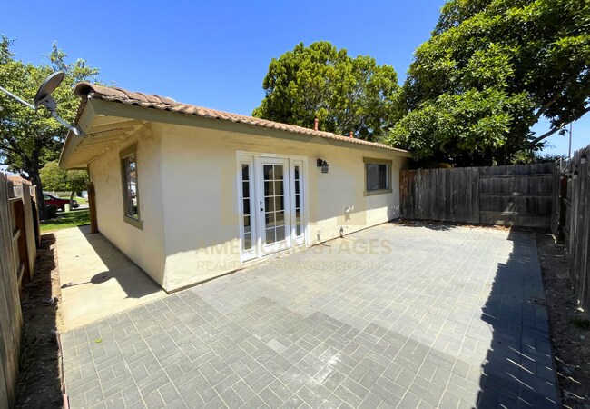 Building Photo - 916 N M Pl