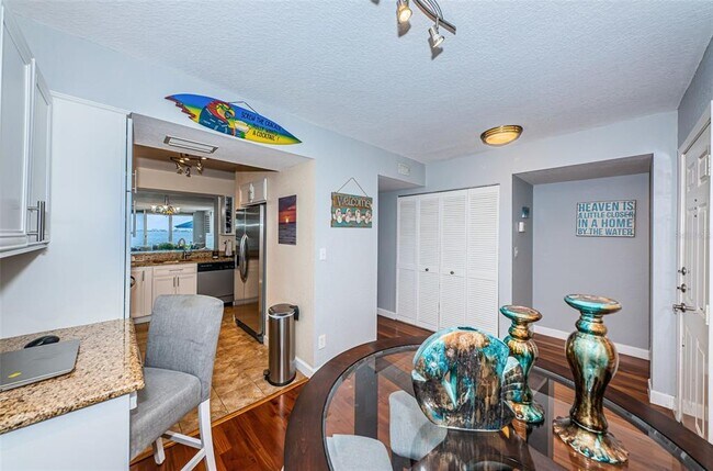 Building Photo - 6105 Bahia Del Mar Cir