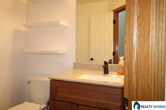 Building Photo - Large 3 bedroom, 2.5 Bath townhome available now!