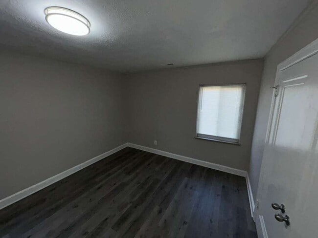 Building Photo - Beautiful Renovated Colonial