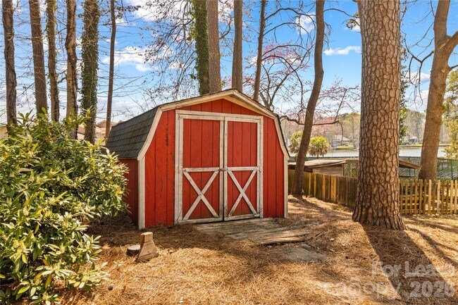Building Photo - 118 Revere Dr