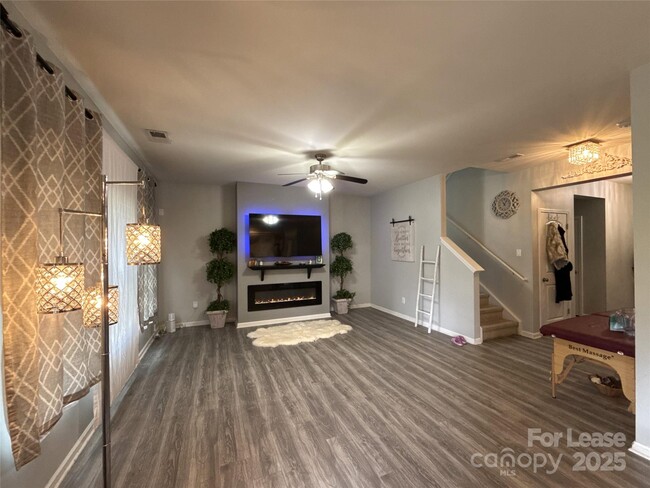 Building Photo - 10426 Kempsford Dr
