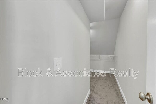 Building Photo - 109 Old Savannah Dr