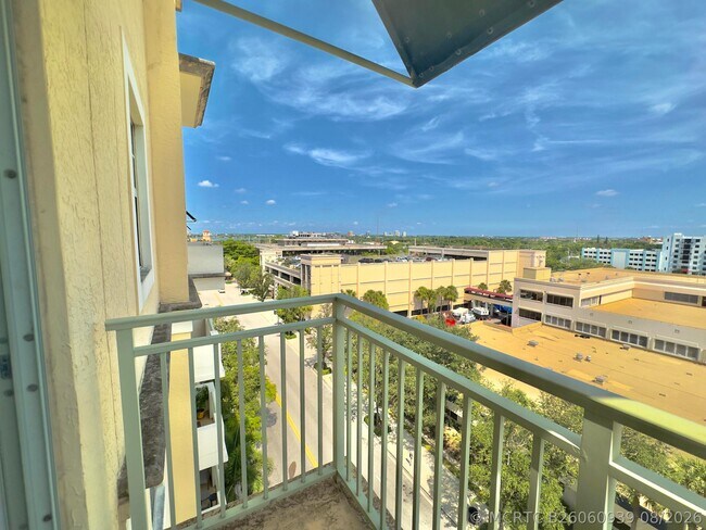 Building Photo - 610 Clematis St