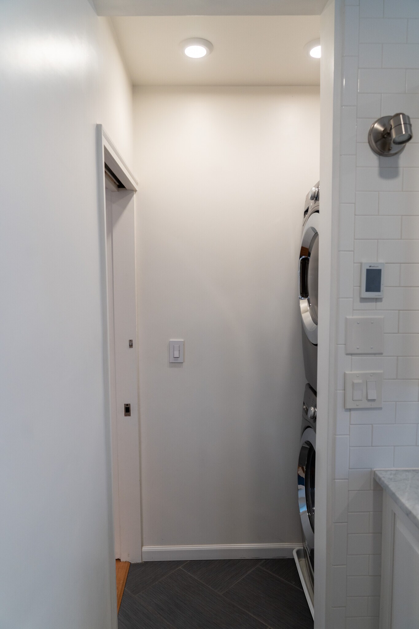 Main Bath Laundry - 9 Tyler St