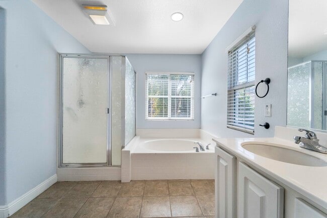 Building Photo - 28225 Clementine Dr