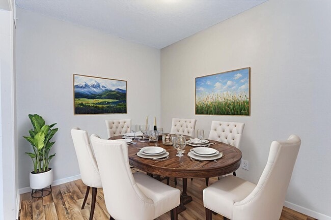 Building Photo - 2805 Meadow Park Dr