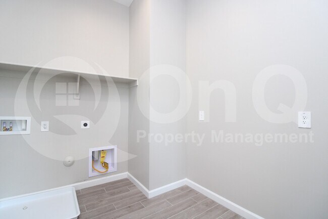 Building Photo - 4811 E Village Dr