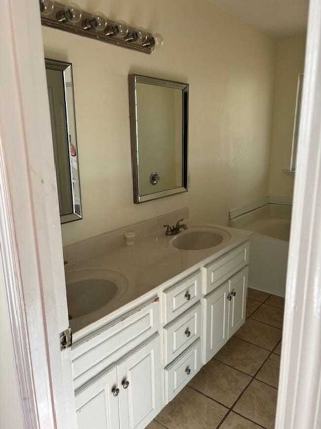 Building Photo - Spacious 4BR North Augusta Rental – Move-I...