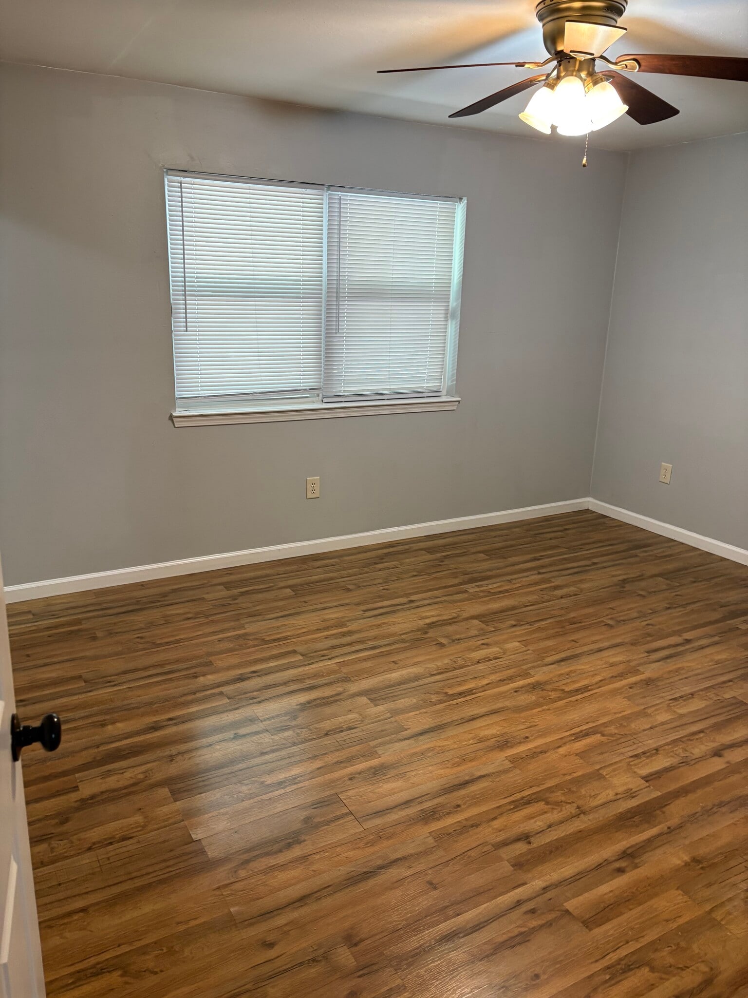 Building Photo - 10937 Carmel Dr