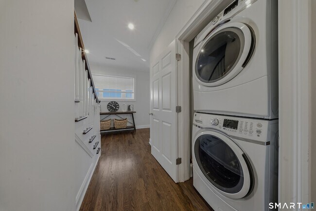 Building Photo - 145 Brentwood Ave