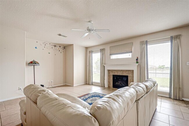 Building Photo - 15131 Live Oak Bend Way