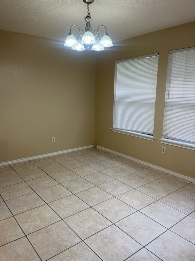 Building Photo - Beautiful 3 bedroom townhome! Master downstairs Large living room, wet bar, Garage! Coming soon i...