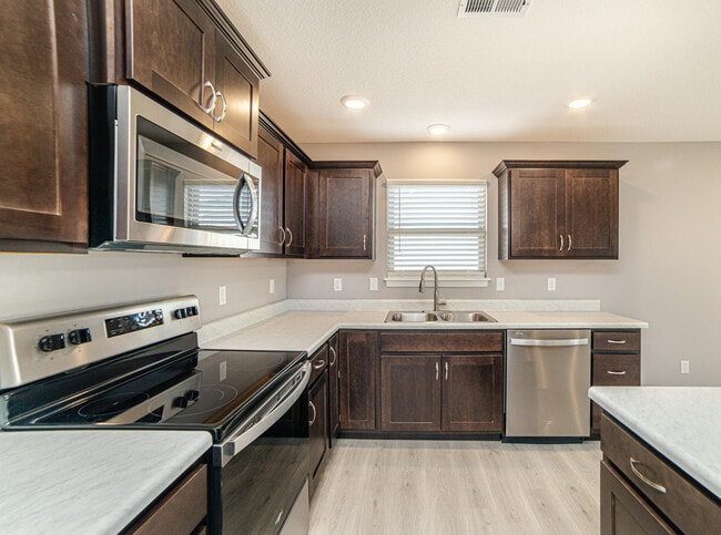 Building Photo - 3708 Parrot Ct