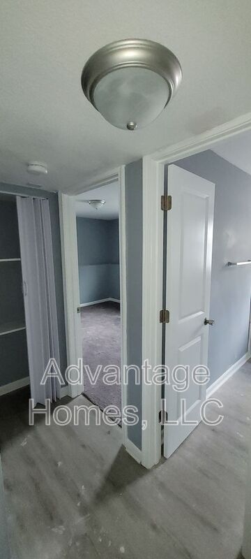 Building Photo - 700 N 70th St