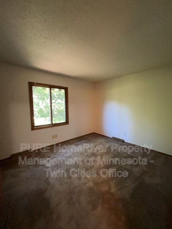 Building Photo - 1514 N Timber Ridge