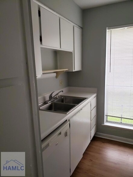 Building Photo - 991 Live Oak Dr