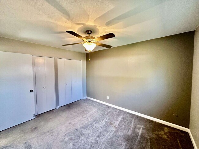 Building Photo - AVAILABLE NOW! Charming 3-Bedroom Retreat ...