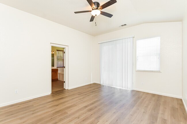 Building Photo - 936 Heartland Dr