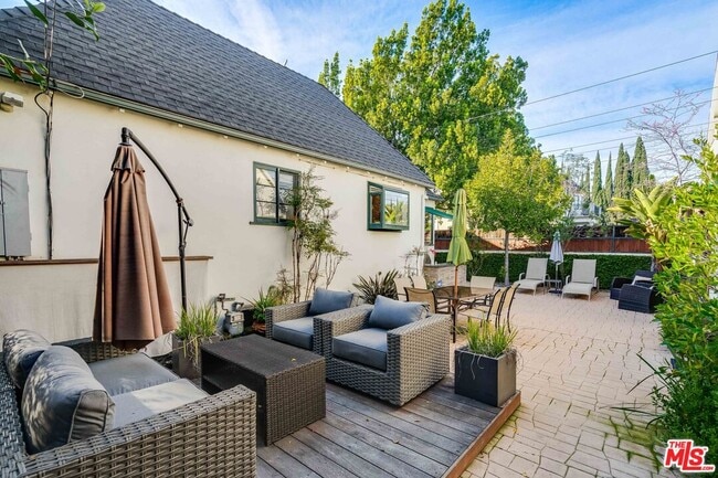 Building Photo - 200 S Wetherly Dr